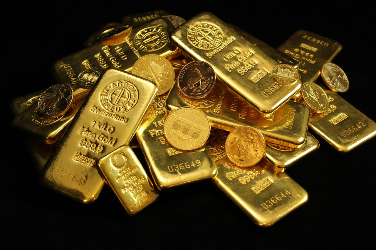 Precio del oro cae a 4.000 dólares: ¿por qué baja pese a la tensión en Oriente Medio?